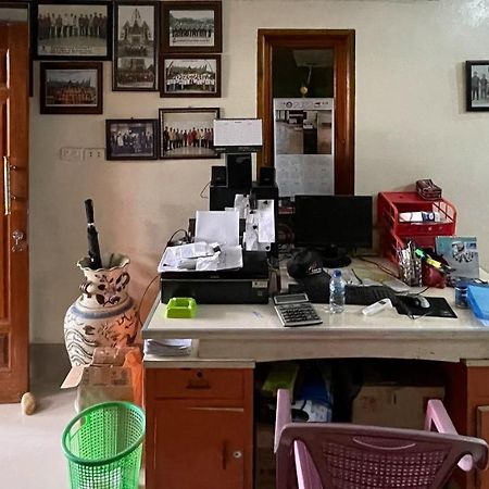 Valencia Homestay Redpartner Парапат Екстериор снимка