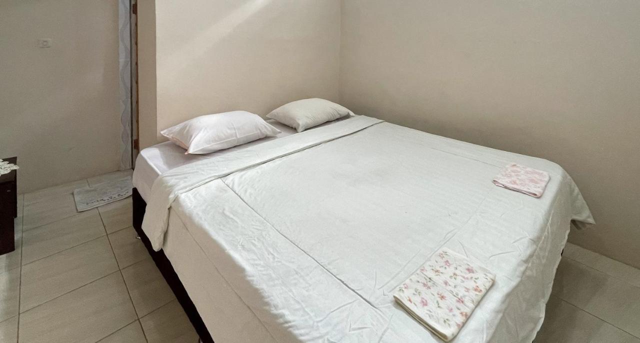 Valencia Homestay Redpartner Парапат Екстериор снимка