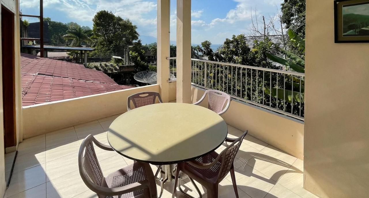 Valencia Homestay Redpartner Парапат Екстериор снимка