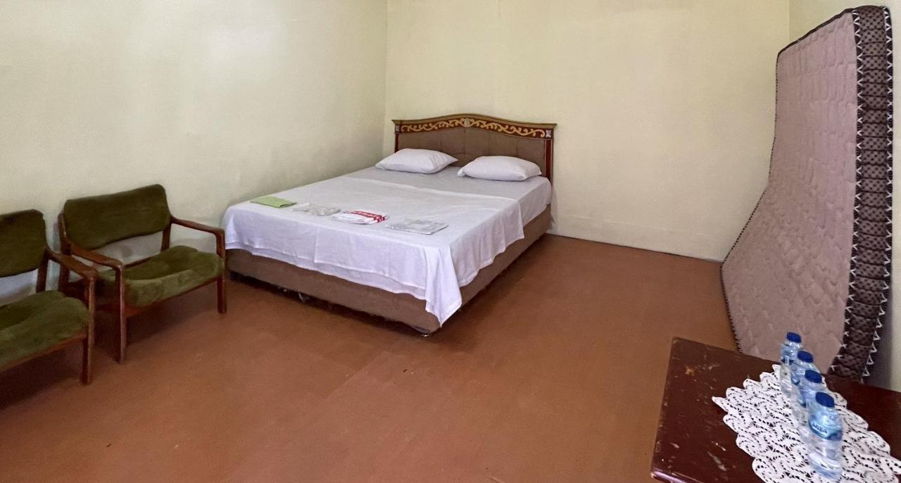 Valencia Homestay Redpartner Парапат Екстериор снимка