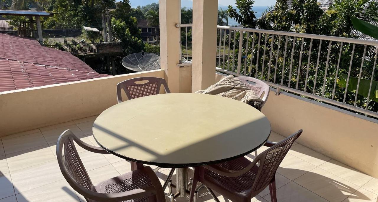 Valencia Homestay Redpartner Парапат Екстериор снимка