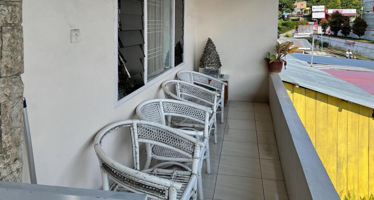 Valencia Homestay Redpartner Парапат Екстериор снимка