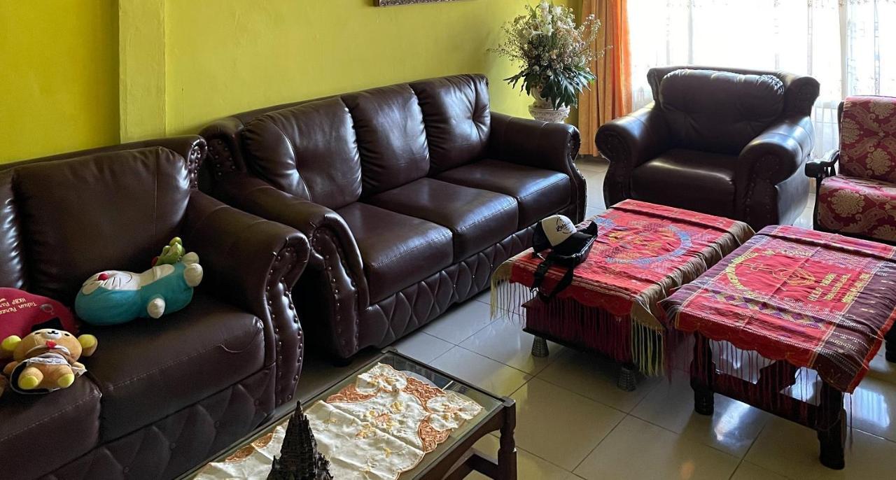 Valencia Homestay Redpartner Парапат Екстериор снимка